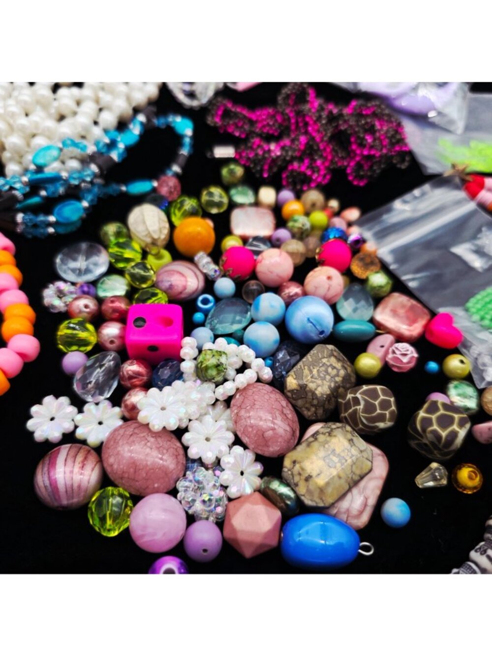 Mixed Lot Loose Beads Plastic Lucite UV Glow Pearls Flowers Necklace Magnetic - Picture 3 of 13